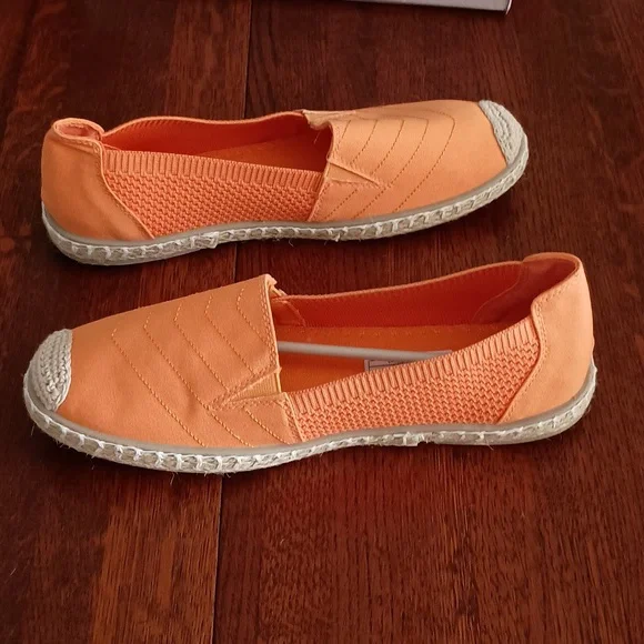 NWT Woman's Slip-On Espadrilles Canvas Flats - Picture 3 of 6